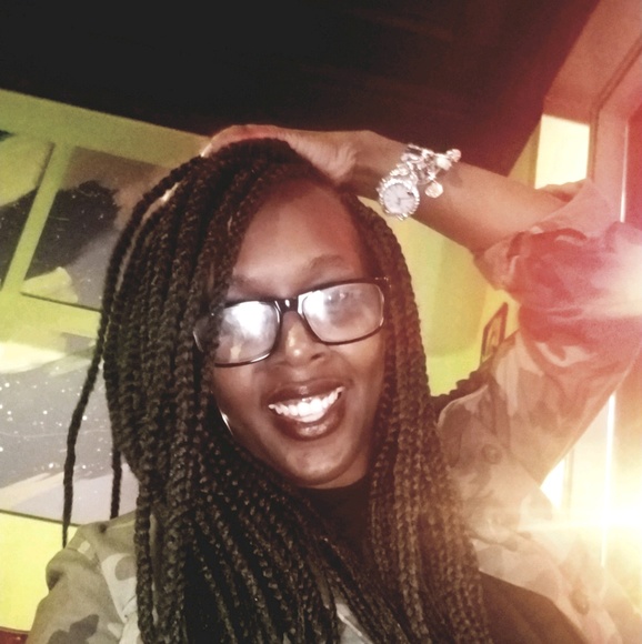 Meet your Posher, Joanne - Picture 1 of 1